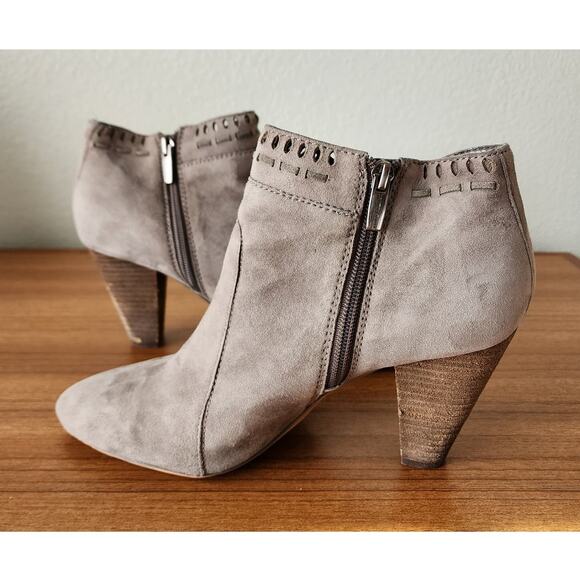 Vince Camuto Reeista Minimalist Style Cutout Zip Ankle Booties - Picture 8 of 11